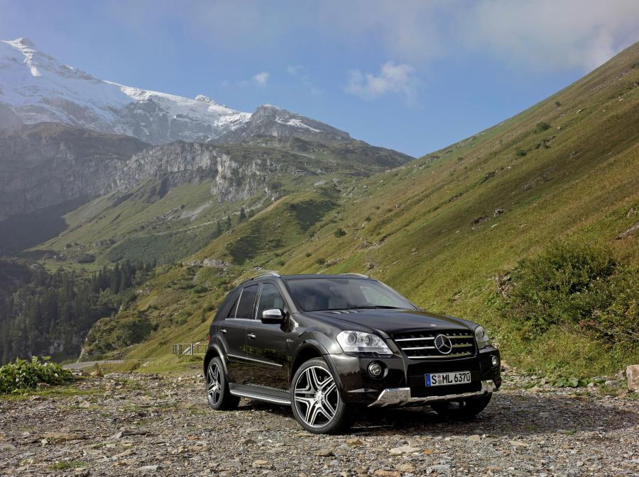  Mercedes-Benz ML63 AMG Performance Studio 2009 года  (фото 12 из 37)